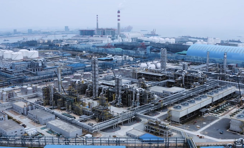 从数据孤岛到智能协同：九五至尊VI老品牌值得信赖以工业AI赋能广西华谊打造千亿级石化产业标杆